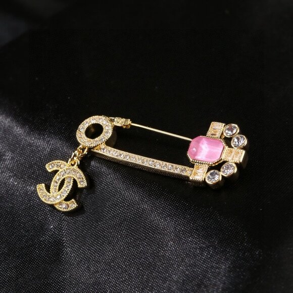 Chanel Fashionable and Versatile Brooch